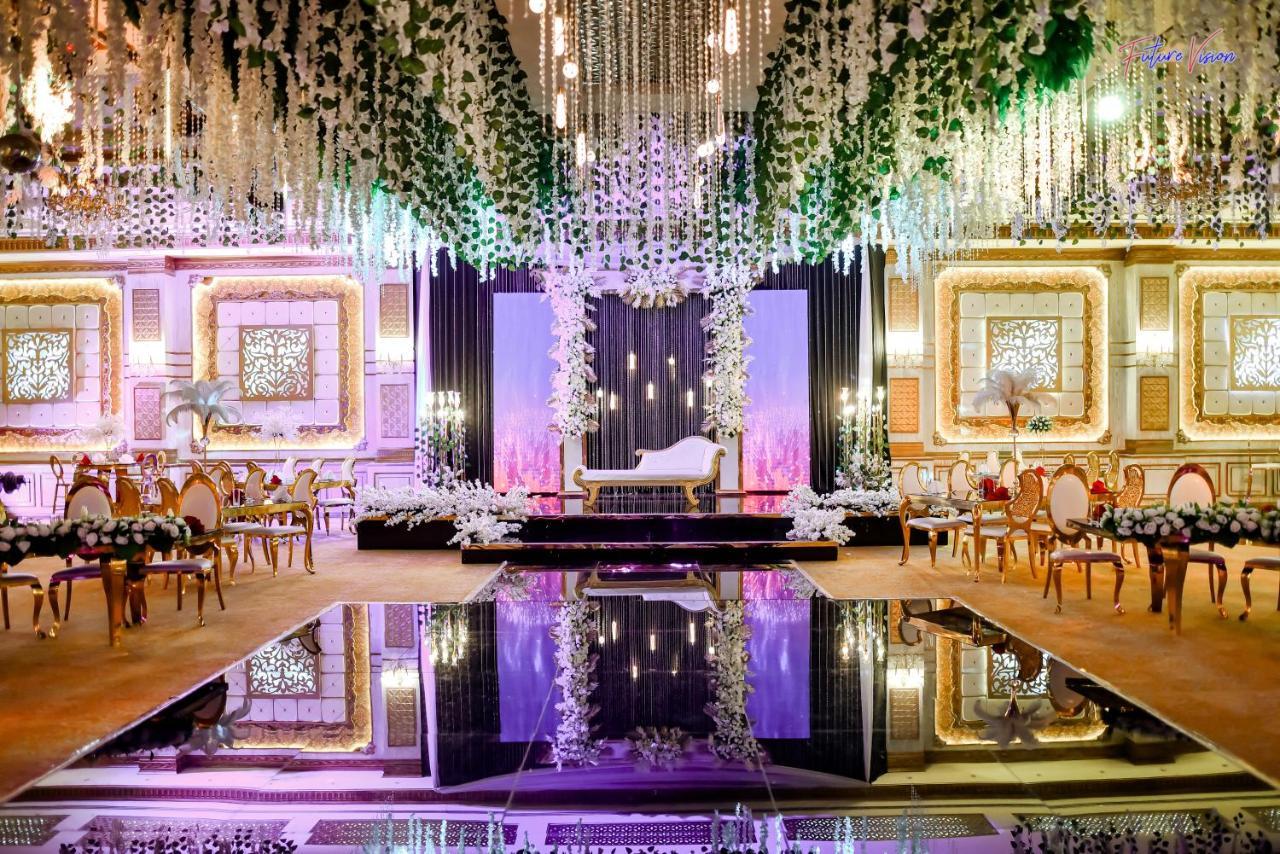 Rehana Plaza Hotel Kahire Dış mekan fotoğraf A wedding reception in Karachi, Pakistan