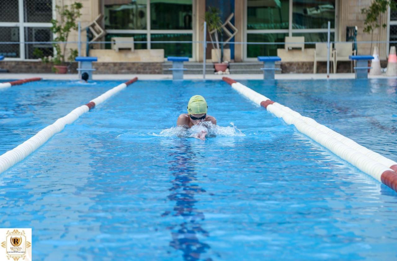 Rehana Plaza Hotel Kahire Dış mekan fotoğraf Swimming pool at the school