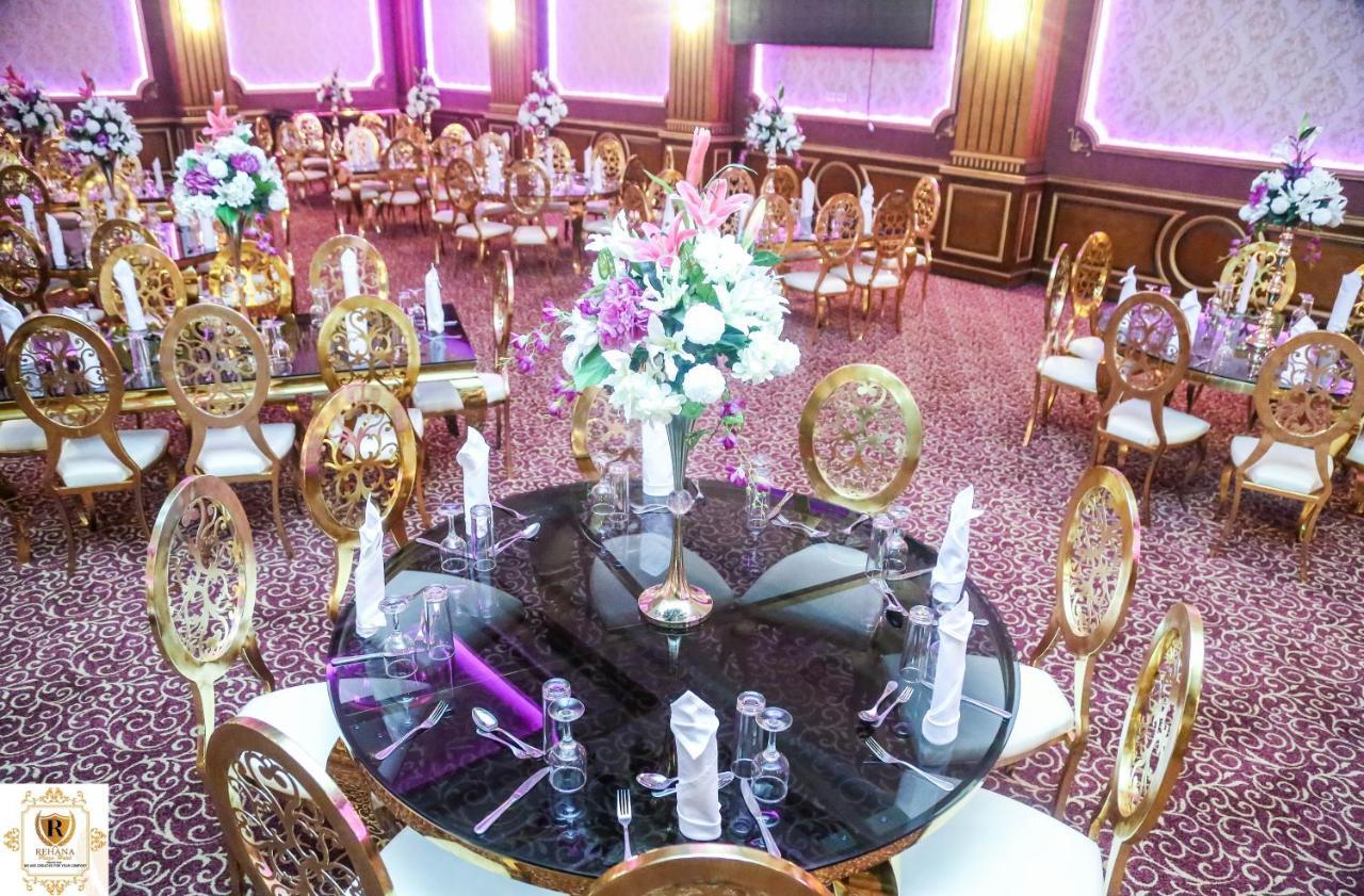 Rehana Plaza Hotel Kahire Dış mekan fotoğraf A wedding reception at the Taj Bengal